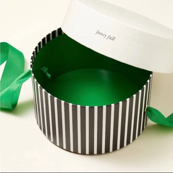 ♠️ 2-Pack Round Gift Boxes - Kate Spade New York x Target - Picture 3 of 3